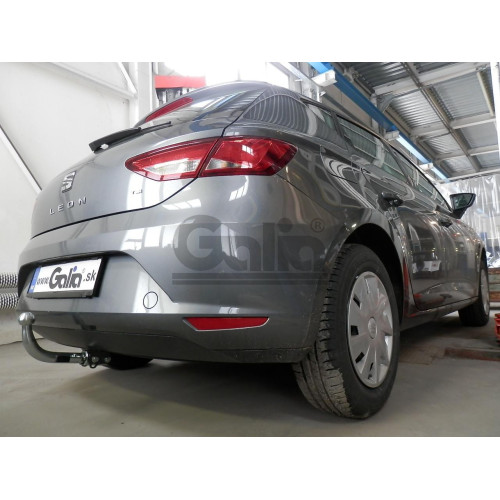 A048A GALIA Полностью оцинкованный фаркоп на Volkswagen Golf VII хетчбек 5 дверей 2013-2017, SEAT Leon хетчбек 5 дверей 2013-2017, Audi A3 хетчбек 3/5 дверей 2012-2020. Подрозетник убирается за бампер. Тип шара: A. Подрезка бампера. Нагрузки 2000/80 кг, м