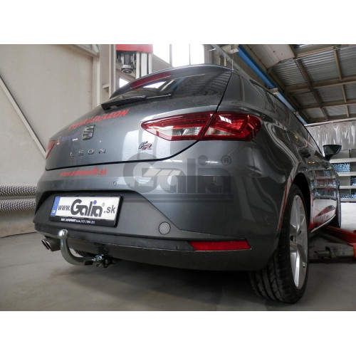 A048A GALIA Полностью оцинкованный фаркоп на Volkswagen Golf VII хетчбек 5 дверей 2013-2017, SEAT Leon хетчбек 5 дверей 2013-2017, Audi A3 хетчбек 3/5 дверей 2012-2020. Подрозетник убирается за бампер. Тип шара: A. Подрезка бампера. Нагрузки 2000/80 кг, м