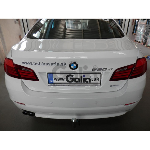 B020A GALIA Полностью оцинкованный фаркоп на BMW 5-Series седан F10 / универсал F11 2010-2016, BMW 5-Series GT F07 2010-2017. Подрозетник убирается за бампер. Тип шара: A. Невидимый вырез бампера. Нагрузки: 2200/100 кг, масса фаркопа 14,42 кг