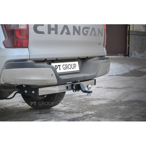 CHP-23-991124.00 PT GROUP Фаркоп с нержавеющей накладкой на Changan Hunter Plus 2023- без подрезки бампера. Тип шара: E (легкосъемный шар под квадрат). Нагрузки: 1500/100 кг, масса фаркопа 28,5 кг (без электрики в комплекте)
