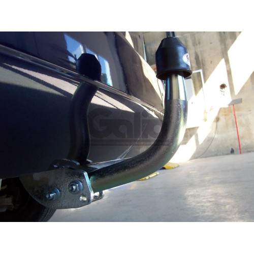 F049C GALIA Полностью оцинкованный фаркоп на Ford Focus I универсал 1998-2004. Тип шара: C (горизонтальный съемный). Установка без снятия и выреза бампера. Нагрузки: 1300/65 кг, масса фаркопа 17,77 кг