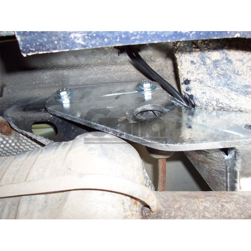 F049C GALIA Полностью оцинкованный фаркоп на Ford Focus I универсал 1998-2004. Тип шара: C (горизонтальный съемный). Установка без снятия и выреза бампера. Нагрузки: 1300/65 кг, масса фаркопа 17,77 кг