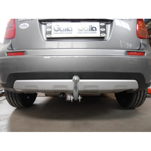 F109A GALIA Полностью оцинкованный фаркоп на Suzuki SX4 хетчбек 5 дверей 2006-2013 2WD/4WD, FIAT Sedici 2006-2014. Тип шара: A. Невидимый вырез бампера. Нагрузки: 1200/70 кг, масса фаркопа 17,32 кг