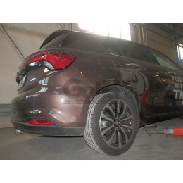 F132A GALIA Полностью оцинкованный фаркоп на FIAT Tipo хетчбек 2016-. Подрозетник убирается за бампер. Тип шара: A. Невидимый вырез бампера. Нагрузки: 1600