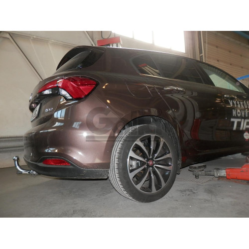 F132A GALIA Полностью оцинкованный фаркоп на FIAT Tipo хетчбек 2016-. Подрозетник убирается за бампер. Тип шара: A. Невидимый вырез бампера. Нагрузки: 1600/100 кг, масса фаркопа 15,32 кг