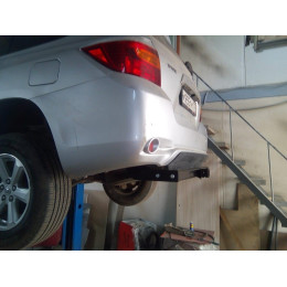 FA 1010-E Бизон Фаркоп на Toyota Highlander 1 XU20-40 2003-2010, Lexus RX 300/350/400 2003-2009 без подрезки бампера. Тип шара: E (легкосъемный шар под квадрат). Нагрузки: 3100/120 к