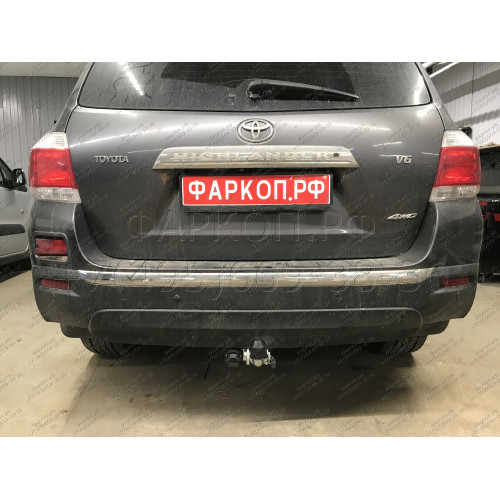 T068C GALIA Полностью оцинкованный фаркоп на Toyota Highlander 2010-2014. Тип шара: C (горизонтальный съемный). Требуется подрезка бампера. Нагрузки: 2500/120 кг, масса фаркопа 19,97 кг