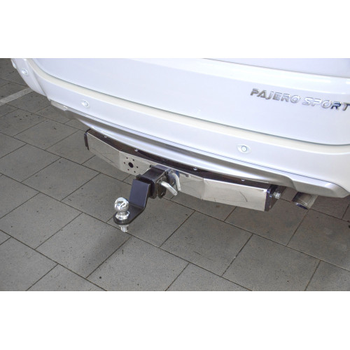 MPS-08-991124.00 PT GROUP Фаркоп с нержавеющей накладкой на Mitsubishi Pajero Sport дорестайл 2016-2021 без подрезки бампера. Тип шара: E (легкосъемный шар под квадрат). Нагрузки: 3200/115 кг, масса фаркопа 20,7 кг (без электрики в комплекте)