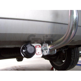 O052C GALIA Полностью оцинкованный фаркоп на Opel Zafira B 2005-2012. Тип шара: C (горизонтальный съемный). Невидимый вырез бампера. Нагрузки: 1500/75 кг, масса 