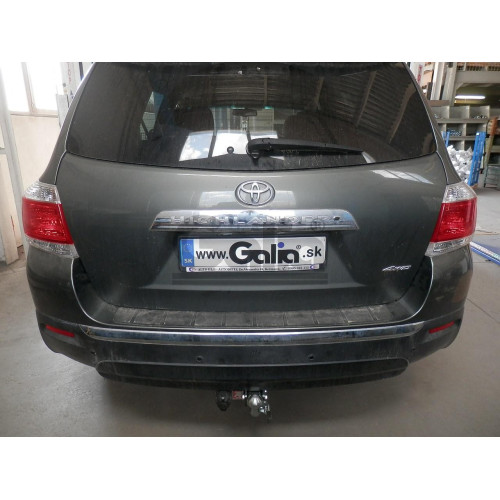 T068C GALIA Полностью оцинкованный фаркоп на Toyota Highlander 2010-2014. Тип шара: C (горизонтальный съемный). Требуется подрезка бампера. Нагрузки: 2500/120 кг, масса фаркопа 19,97 кг