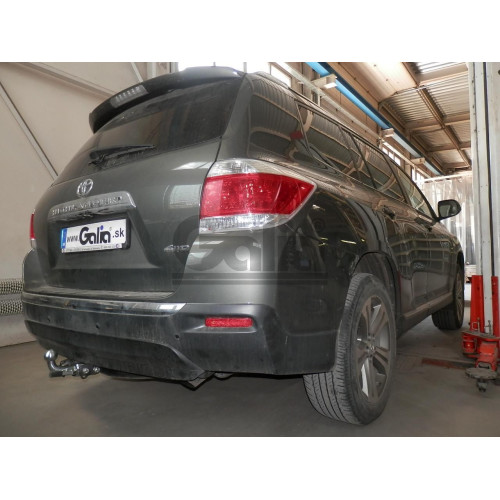 T068C GALIA Полностью оцинкованный фаркоп на Toyota Highlander 2010-2014. Тип шара: C (горизонтальный съемный). Требуется подрезка бампера. Нагрузки: 2500/120 кг, масса фаркопа 19,97 кг