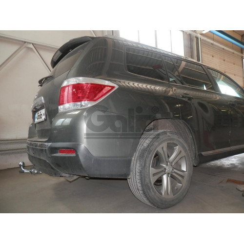 T068C GALIA Полностью оцинкованный фаркоп на Toyota Highlander 2010-2014. Тип шара: C (горизонтальный съемный). Требуется подрезка бампера. Нагрузки: 2500/120 кг, масса фаркопа 19,97 кг