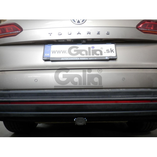 V092V GALIA Полностью оцинкованный фаркоп на Volkswagen Touareg 2018-. Подрозетник убирается за бампер. Тип шара: AV (вертикальное быстросъемное крепление шара на ключе). Невидимый вырез бампера. Нагрузки: 3500/140 кг, масса фаркопа 19,97 кг