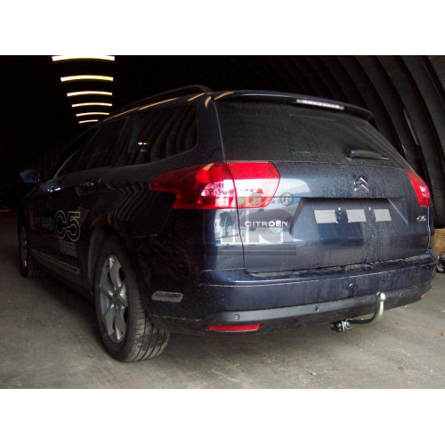 C058A GALIA Полностью оцинкованный фаркоп на Citroen C5 III универсал 2008-2017. Только для моделей с одной трубой глушителя. Подрозетник убирается за бампер. Тип шара: A. Без выреза бампера. Нагрузки: 1900/75 кг, масса фаркопа 21,51 кг