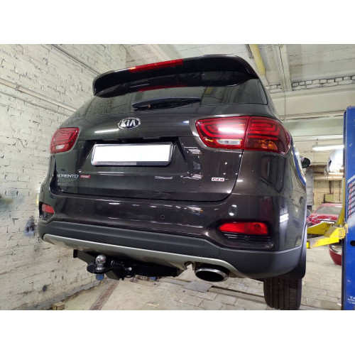 FA 0230-E Бизон Фаркоп на Kia Sorento Prime 2015-2020, Hyundai Santa Fe 2018-2021 без подрезки бампера. Тип шара: E (легкосъемный шар под квадрат). Нагрузки: 2500/120 кг. Не комплектуется электрикой