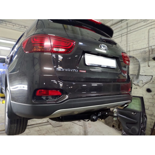 FA 0230-E Бизон Фаркоп на Kia Sorento Prime 2015-2020, Hyundai Santa Fe 2018-2021 без подрезки бампера. Тип шара: E (легкосъемный шар под квадрат). Нагрузки: 2500/120 кг. Не комплектуется электрикой
