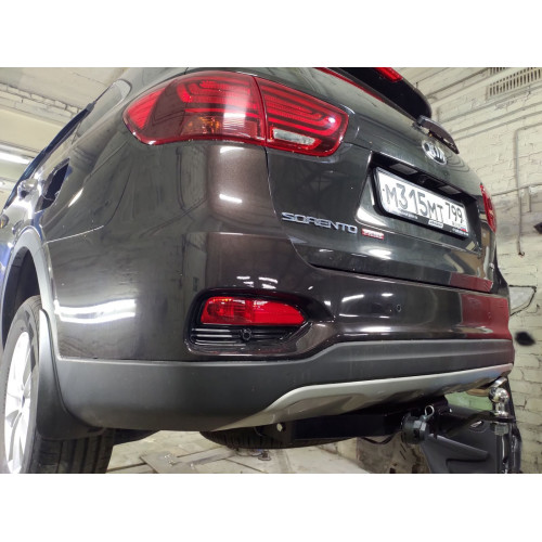 FA 0230-E Бизон Фаркоп на Kia Sorento Prime 2015-2020, Hyundai Santa Fe 2018-2021 без подрезки бампера. Тип шара: E (легкосъемный шар под квадрат). Нагрузки: 2500/120 кг. Не комплектуется электрикой