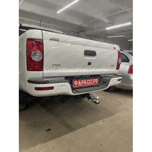 FA 0971-E Бизон Фаркоп на Toyota Hilux 2015-, JAC T6 2019-, JAC T8 2019-, JAC T8 Pro 2023-, Sollers ST6 2023-, Sollers ST8 2024- без подрезки бампера. Тип шара: E (легкосъемный шар под квадрат). Нагрузки: 3500/120 кг. Не комплектуется электрикой