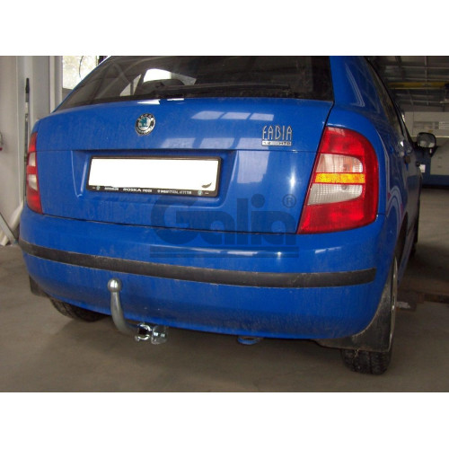 S081C GALIA Полностью оцинкованный фаркоп на Skoda Fabia хетчбек 2000-2007, 2007-2014. Подрозетник убирается за бампер. Тип шара: C (горизонтальный съемный). Невидимый вырез бампера. Нагрузки: 1200/50 кг, масса фаркопа 14,17 кг