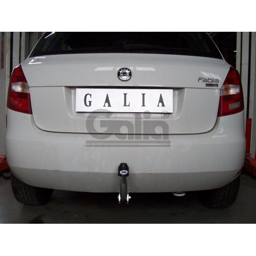 S081C GALIA Полностью оцинкованный фаркоп на Skoda Fabia хетчбек 2000-2007, 2007-2014. Подрозетник убирается за бампер. Тип шара: C (горизонтальный съемный). Невидимый вырез бампера. Нагрузки: 1200/50 кг, масса фаркопа 14,17 кг