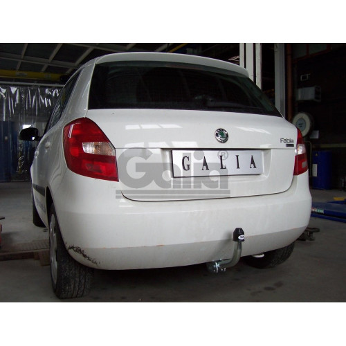 S081C GALIA Полностью оцинкованный фаркоп на Skoda Fabia хетчбек 2000-2007, 2007-2014. Подрозетник убирается за бампер. Тип шара: C (горизонтальный съемный). Невидимый вырез бампера. Нагрузки: 1200/50 кг, масса фаркопа 14,17 кг