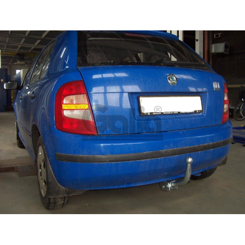 S081C GALIA Полностью оцинкованный фаркоп на Skoda Fabia хетчбек 2000-2007, 2007-2014. Подрозетник убирается за бампер. Тип шара: C (горизонтальный съемный). Невидимый вырез бампера. Нагрузки: 1200/50 кг, масса фаркопа 14,17 кг