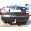 S088C GALIA Полностью оцинкованный фаркоп на Skoda Superb I 2002-2008, Volkswagen Passat B5 седан/универсал 1996-2005. Выхлопная труба с левой стороны. Подрозетник убирается за бампер. Тип шара: C (горизонтальный съемный). Невидимый вырез бампера. Нагрузк