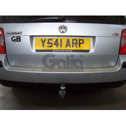 S088C GALIA Полностью оцинкованный фаркоп на Skoda Superb I 2002-2008, Volkswagen Passat B5 седан/универсал 1996-2005. Выхлопная труба с левой стороны. Подрозетник убира