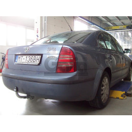S088C GALIA Полностью оцинкованный фаркоп на Skoda Superb I 2002-2008, Volkswagen Passat B5 седан/универсал 1996-2005. Выхлопная труба с левой стороны. Подрозетник убира