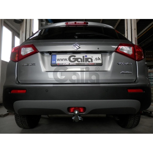S112V GALIA Полностью оцинкованный фаркоп на Suzuki Vitara 2015-2018, 2018-, Suzuki SX4 S-Cross 2013-2021, 2021- 2WD/4WD. Тип шара: AV (вертикальное быстросъемное крепление шара на ключе), установленный крюк закрывает противотуманный фонарь. Невидимый выр