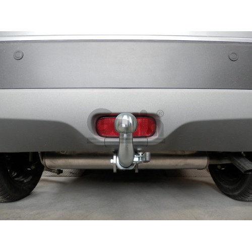 S112V GALIA Полностью оцинкованный фаркоп на Suzuki Vitara 2015-2018, 2018-, Suzuki SX4 S-Cross 2013-2021, 2021- 2WD/4WD. Тип шара: AV (вертикальное быстросъемное крепление шара на ключе), установленный крюк закрывает противотуманный фонарь. Невидимый выр