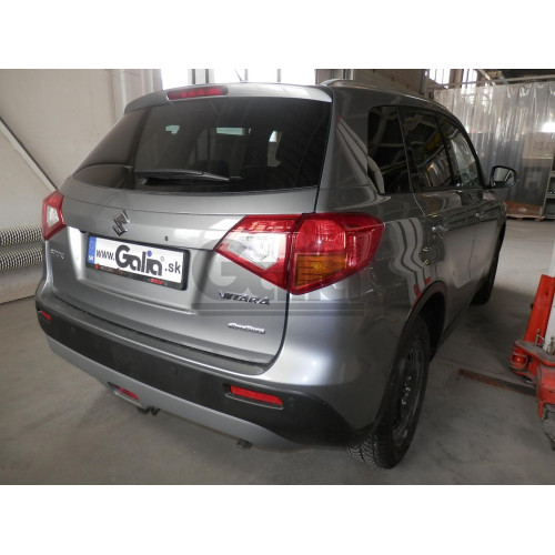S112V GALIA Полностью оцинкованный фаркоп на Suzuki Vitara 2015-2018, 2018-, Suzuki SX4 S-Cross 2013-2021, 2021- 2WD/4WD. Тип шара: AV (вертикальное быстросъемное крепление шара на ключе), установленный крюк закрывает противотуманный фонарь. Невидимый выр