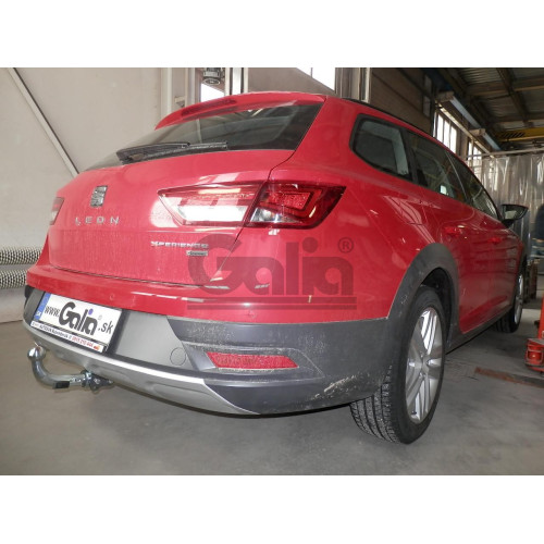 S113A GALIA Полностью оцинкованный фаркоп на Seat Leon X-Perience универсал 2014-2020. Подрозетник убирается за бампер. Тип шара: A. Невидимый вырез бампера. Нагрузки: 2000/100 кг, масса фаркопа 13,62 кг