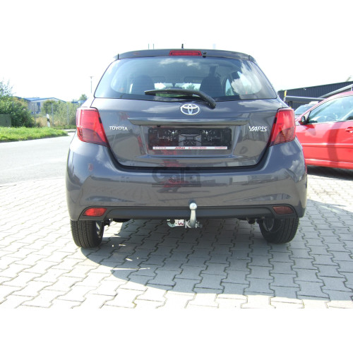 T069C GALIA Полностью оцинкованный фаркоп на Toyota Yaris 2014-2020. Тип шара: C (горизонтальный съемный). Установка без выреза бампера. Нагрузки: 1050/60 кг, масса фаркопа 14,6 кг