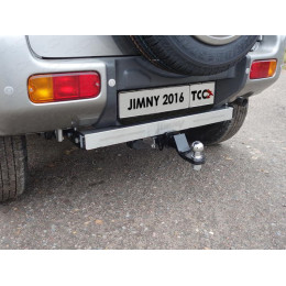 TCU00093 ТСС Фаркоп на Suzuki Jimny 2012-2018 с накладкой с надписью Jimny без подрезки бампера. Тип шара: E (шаровый узел под американский квадрат). Нагрузки:
