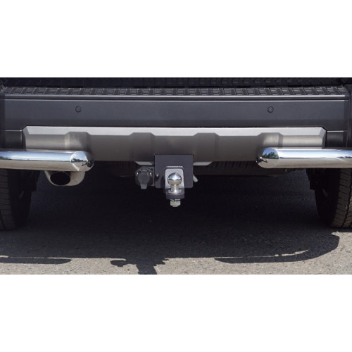 TCU00423 ТСС Фаркоп на Toyota Land Cruiser Prado 250 2023-. Требуется подрезка накладки. Тип шара: E (шаровый узел под американский квадрат). Нагрузки: 2000/100 кг
