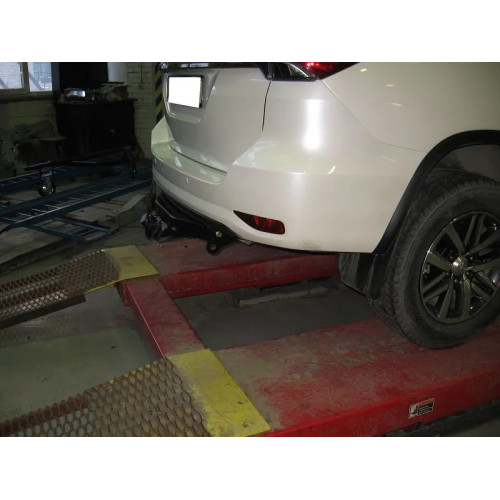 3714.21 SHERIFF Фаркоп на Toyota Fortuner 2 2017- без подрезки бампера. Тип шара: E. Нагрузки: 2800/120 кг, масса фаркопа 28,6 кг (без электрики в комплекте)