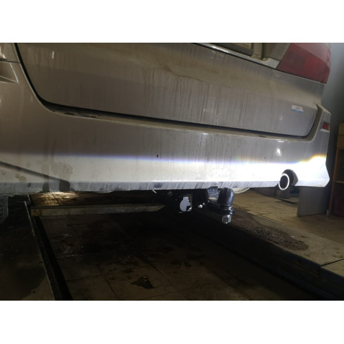 H.T40.E HALTY Фаркоп на Toyota Alphard 2002-2008 без подрезки бампера. Тип шара: E. Нагрузки: 750/75 кг, масса фаркопа 17,3 кг