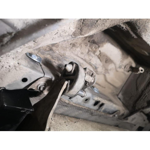 H.T40.E HALTY Фаркоп на Toyota Alphard 2002-2008 без подрезки бампера. Тип шара: E. Нагрузки: 750/75 кг, масса фаркопа 17,3 кг