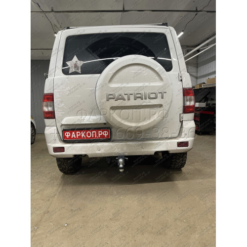 FA 0855-E Бизон Фаркоп на UAZ Patriot / УАЗ Патриот 2015- без подрезки бампера. Тип шара: E (легкосъемный шар под квадрат). Нагрузки: 3000/100 кг. Не комплектуется электрикой
