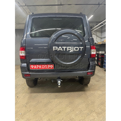 FA 0855-E Бизон Фаркоп на UAZ Patriot / УАЗ Патриот 2015- без подрезки бампера. Тип шара: E (легкосъемный шар под квадрат). Нагрузки: 3000/100 кг. Не комплектуется электрикой