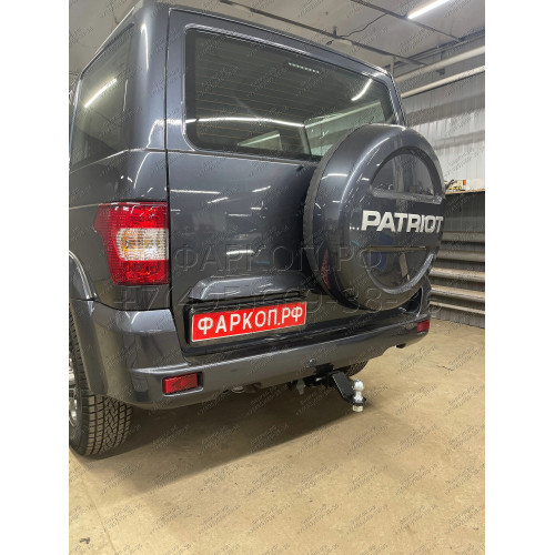 FA 0855-E Бизон Фаркоп на UAZ Patriot / УАЗ Патриот 2015- без подрезки бампера. Тип шара: E (легкосъемный шар под квадрат). Нагрузки: 3000/100 кг. Не комплектуется электрикой