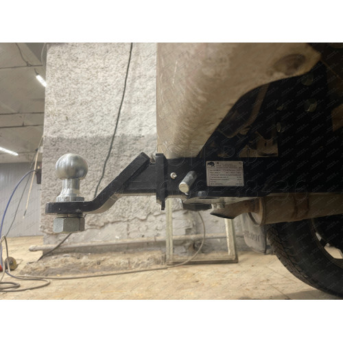 FA 0855-E Бизон Фаркоп на UAZ Patriot / УАЗ Патриот 2015- без подрезки бампера. Тип шара: E (легкосъемный шар под квадрат). Нагрузки: 3000/100 кг. Не комплектуется электрикой