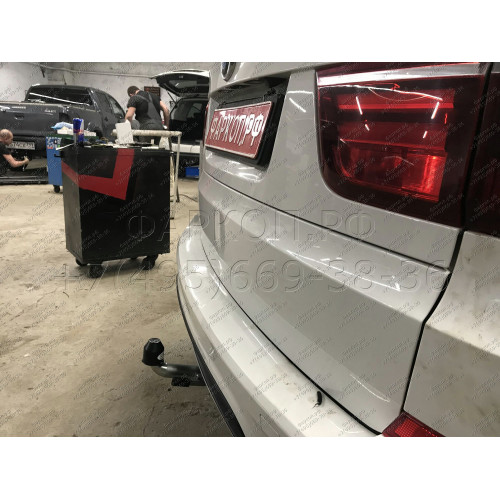 B017C GALIA Полностью оцинкованный фаркоп на BMW X5 E70 2007-2013, X5 F15 2013-2018, BMW X6 F16 2014-2019, кроме моделей с M-пакетом. Подрозетник убирается за бампер. Тип шара: C (горизонтальный съемный). Невидимый вырез бампера. Нагрузки: 3500/140 кг, ма
