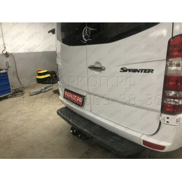 MB 04 AVTOS Фаркоп на Mercedes Sprinter фургон со ступенькой 2006-, Volkswagen Crafter фургон со ступенькой 2006-2017 без подрезки бампера. Тип шара: F. Нагрузки: 2500/100 кг, 