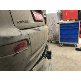FA 0970-E(N) Бизон Фаркоп с хромированной накладкой на Mitsubishi Outlander XL 2007-2012 без подрезки бампера. Тип шара: E (легкосъемный шар под квадрат). Нагрузк