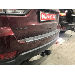 JGC-13-991124.00 PT GROUP Фаркоп с нержавеющей накладкой на Jeep Grand Cherokee IV WK2 2014-2021 без подрезки бампера. Тип шара: E (легкосъемный шар под квадрат). Нагруз