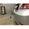 90910-A MOTODOR Фаркоп с оцинкованным шаром на Hyundai Solaris седан/хетчбек 2010-2017 (необходима подрезка бампера), Kia Rio III седан/хетчбек 2011-2017 (необходима подрезка бампера). Тип шара: A. Нагрузки 1200/75 кг, масса фаркопа 15,7 кг (без электрики