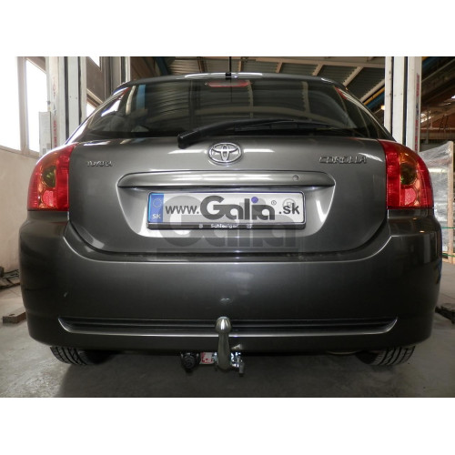 T067C GALIA Полностью оцинкованный фаркоп на Toyota Corolla хетчбек 3/5 дверей 2002-2007. Тип шара: C (горизонтальный съемный). Невидимый вырез бампера. Нагрузки: 1300/75 кг, масса фаркопа 14,87 кг