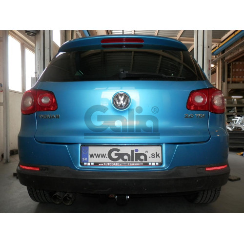 V069V GALIA Полностью оцинкованный фаркоп на Volkswagen Tiguan 2007-2016, Tiguan 2 2016-2024, Tiguan 3 2024-, VW Tayron 2024-, Audi Q3 2011-2019, 2019-2025, 2025-, SEAT Tarraco 2018-2024, 2024-. Подрозетник убирается за бампер. Тип шара: AV (вертикальное 